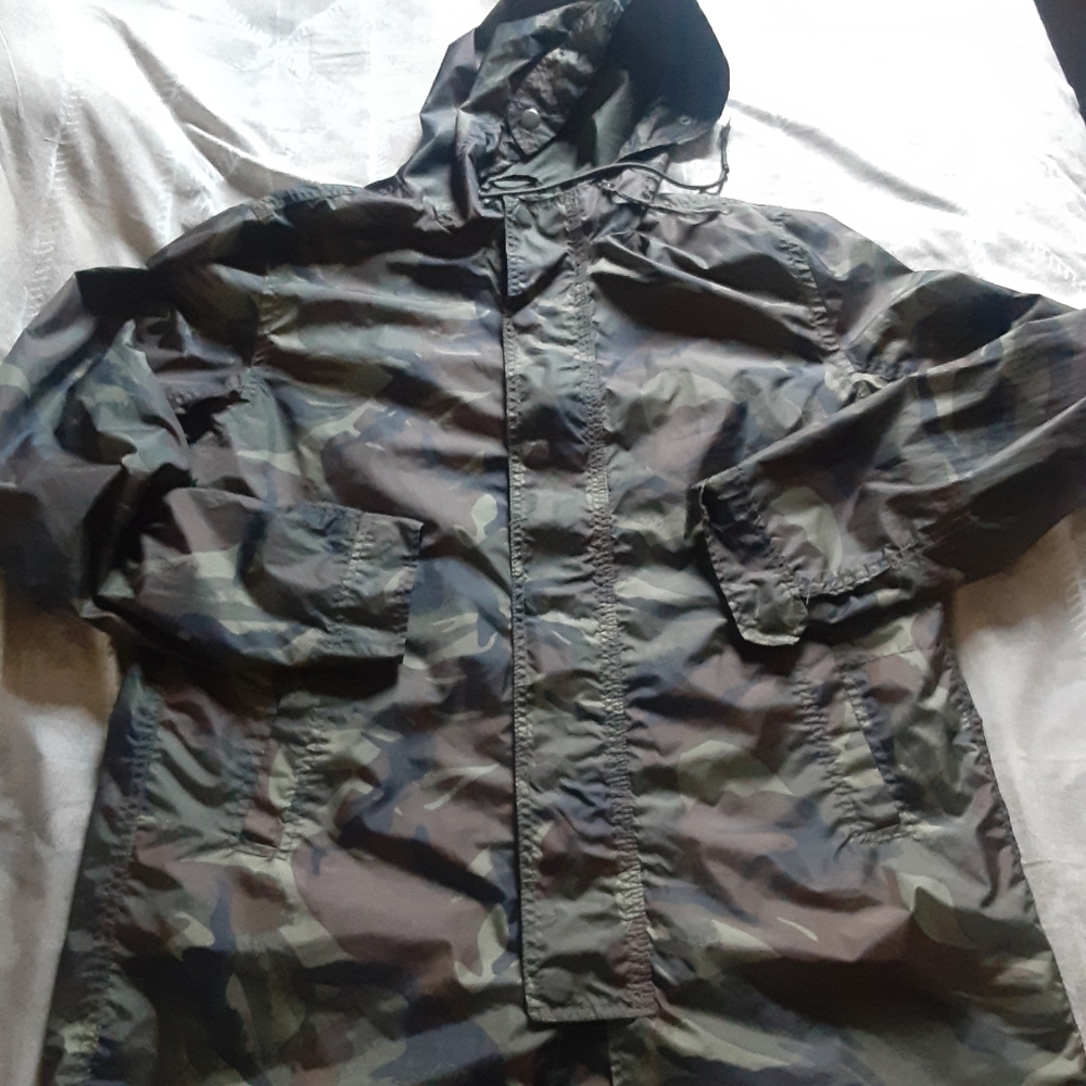 Aeropostale camo wind breaker
